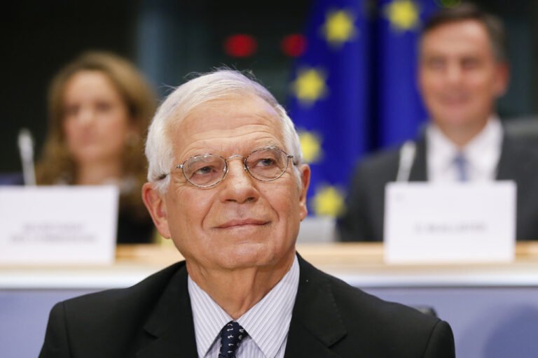 Europe in the face of the new empires
