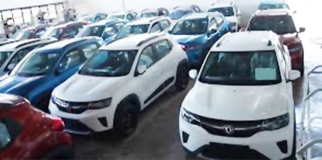 Car importers claim excessive taxes and illegal account freezes by authorities