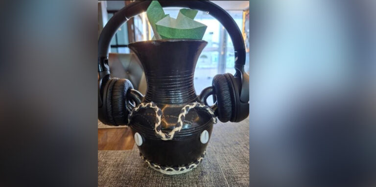 HEADPHONE HOLDER
