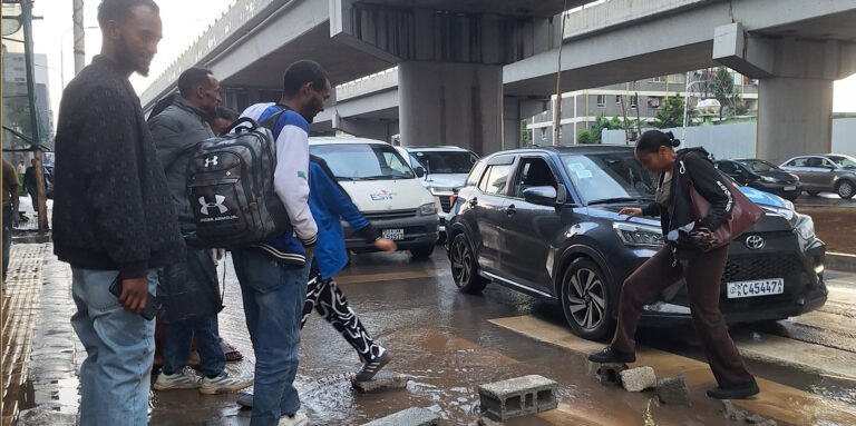 CROSSING UN URBAN STREAM